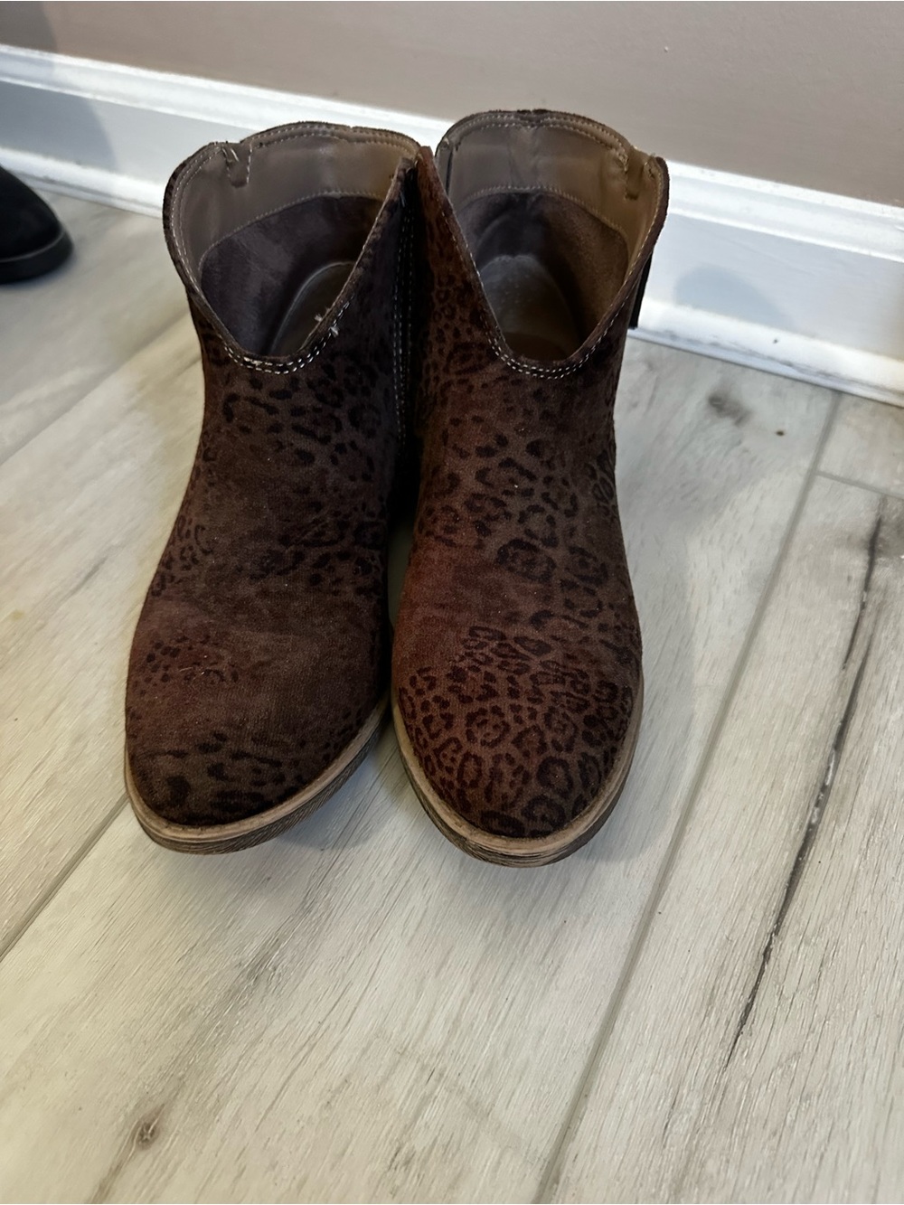 Very G Brown Leopard Suede Ankle Boots
